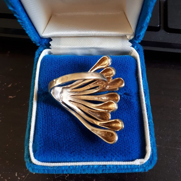 10kt Solid White and Yellow Gold Ring - Hallmarked BJJ - Size 6 - Contemporary - Picture 3 of 4